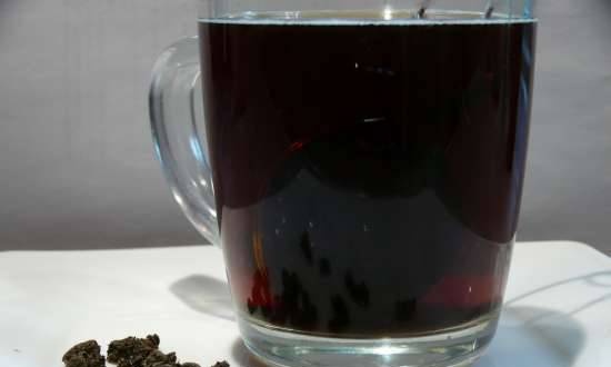 תה תוסס דומדמניות נהנים מעלי דומדמניות שחורות ואחרים