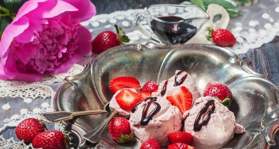 Baked strawberry ice cream with balsamic glaze