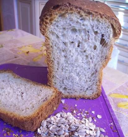 Wheat bread with flax and sunflower seeds (oven)