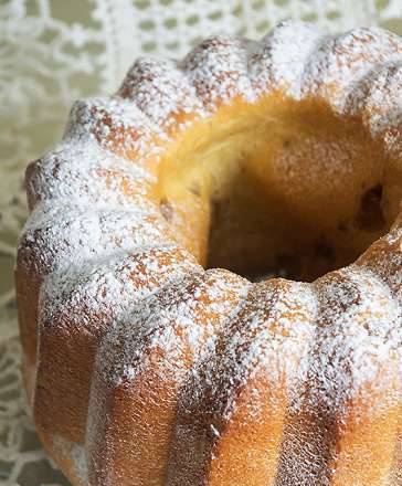 Brioche bread with candied fruit