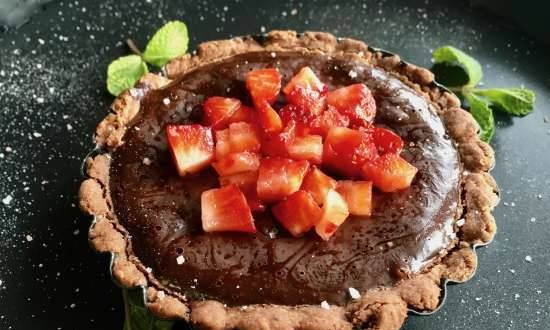 Chocolate tarts with fresh strawberries and salt flakes