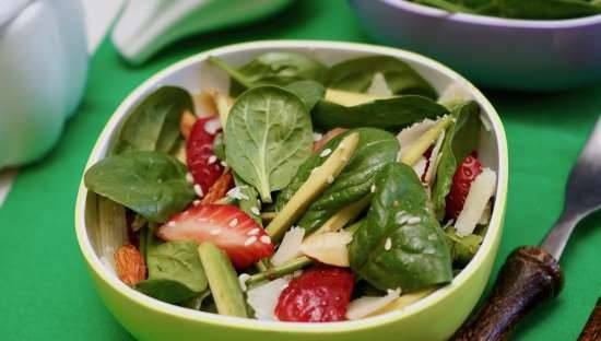 Strawberry-avocado salad for a thin waist and great mood