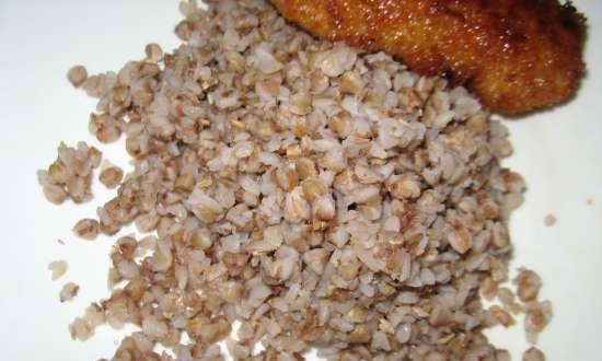 Buckwheat for garnish in the microwave