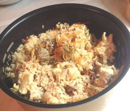Rice with chicken and frozen vegetables in a slow cooker