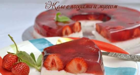 Jelly with berries and mousse