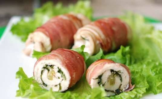 Chicken fillet rolls with rhubarb and tarragon