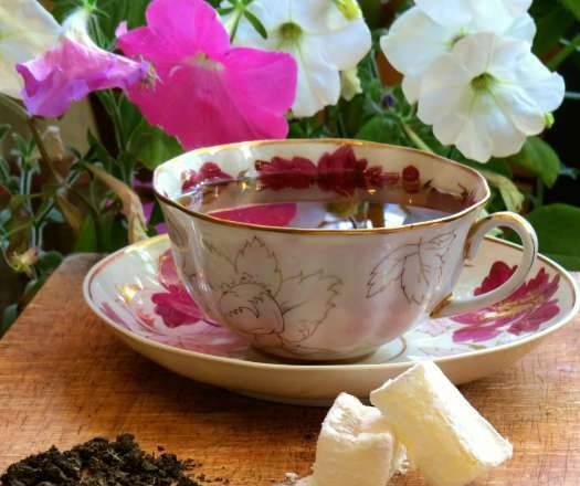 Stewed alder-raspberry tea