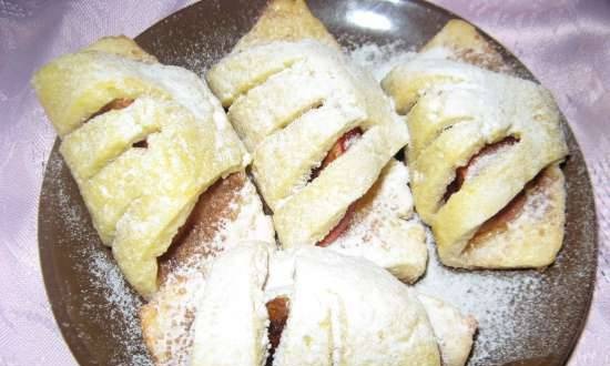 Cottage cheese envelopes with apples