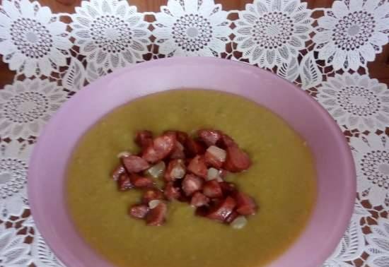 Russian green pea puree soup