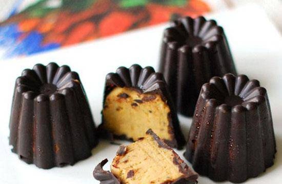 Chickpea sweets with dates in chocolate