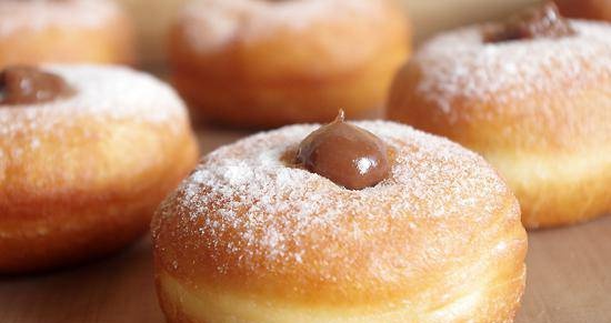 Bomboloni - Italian donuts with cream
