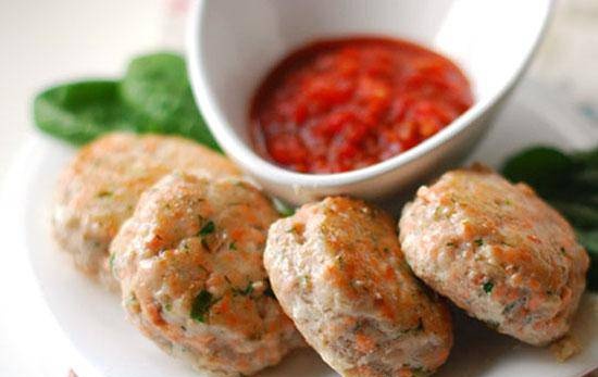 Fish cakes with pepper sauce