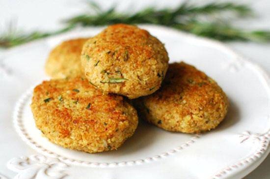 Quinoa cutlets with almonds, rosemary and Dijon mustard