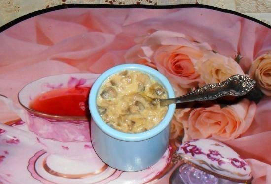 Mushroom julienne with cream yoghurt and urbech