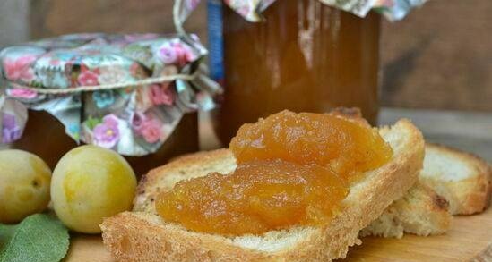 Plum marmalade with pectin in a jar