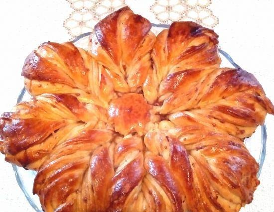 Yeast cake with jam "Tsvetik-eight-flower" (without eggs)