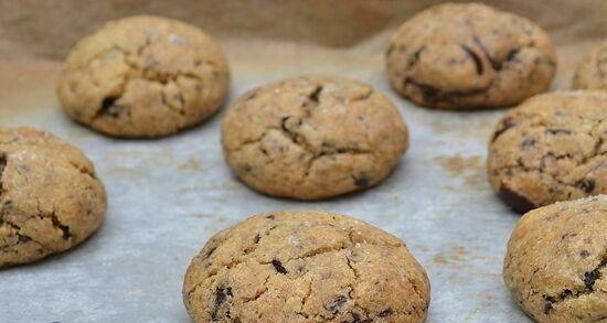 Rye cookies with whiskey and chocolate
