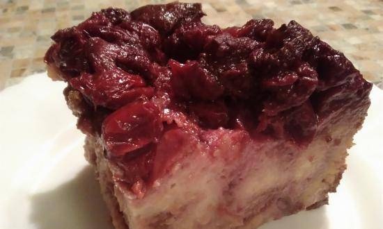 Bread pudding with berries in the Kitfort slow cooker 205