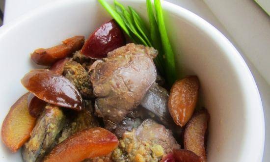 Chicken liver with plums in port