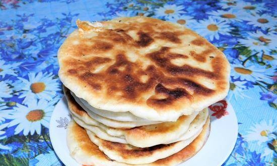 Quick cakes on kefir with eggs and suluguni (or with any other filling)