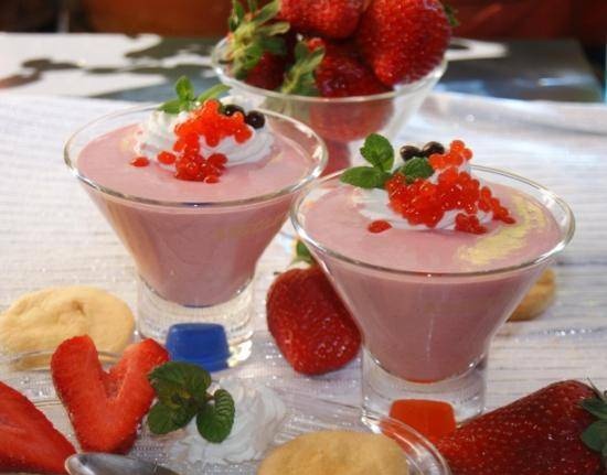 Dessert "Strawberry Bisque"