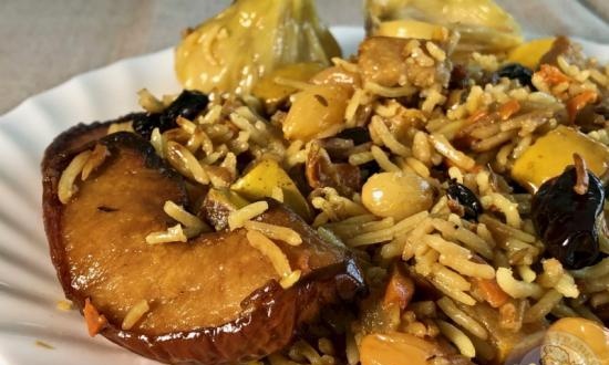 Pilaf with dried fruits and quince (without meat)