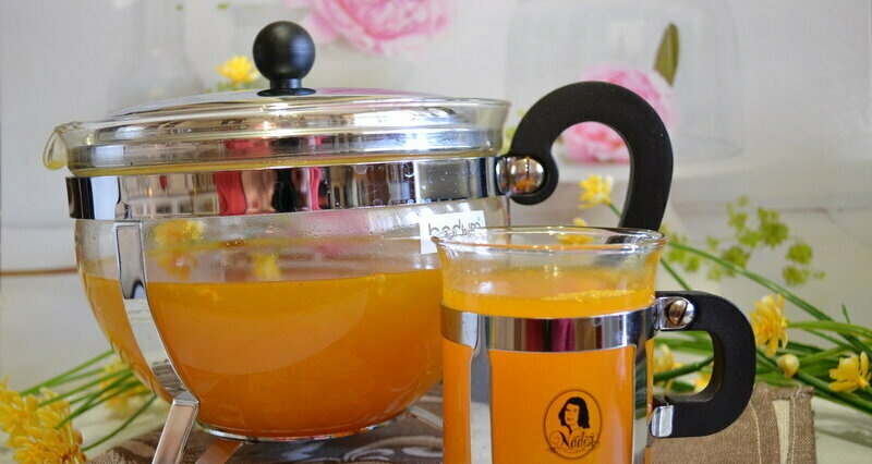 Sea buckthorn detox drink with ginger and green tea