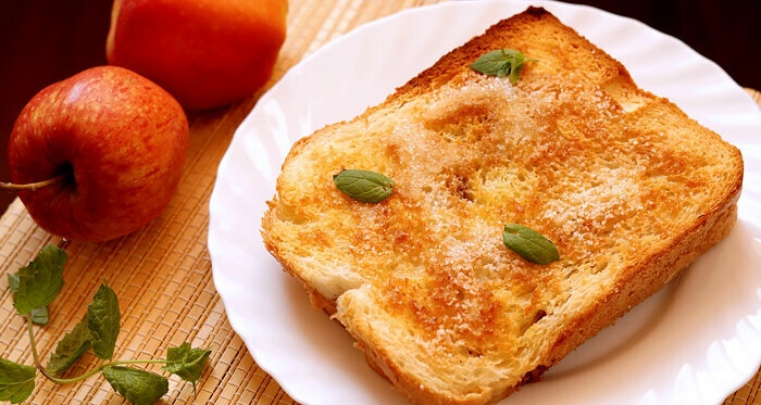 פאי תפוחים עם לחם (Torta di mele e pane)