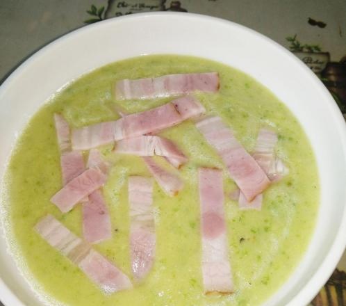Zucchini cream soup with bacon in Maikuk