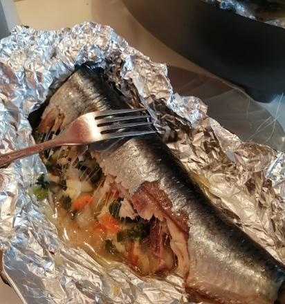 Herring with cheese, baked in foil