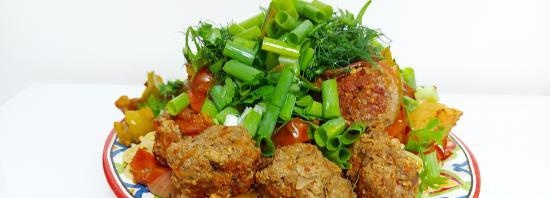 Meatballs with tomatoes and bell peppers without a drop of oil, served with spaghetti (+ video)