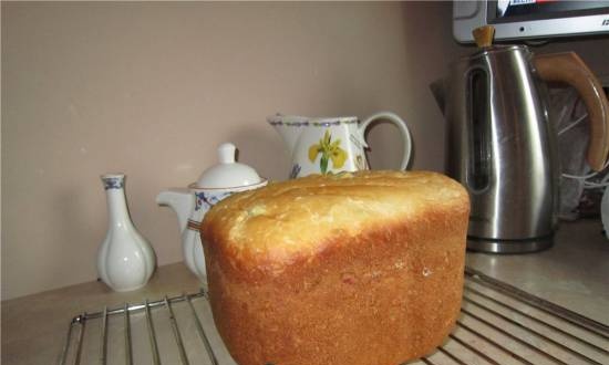 White loaf for tea with candied fruits (Pina Colada) (bread maker)