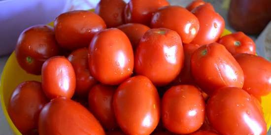 Natural Italian passata tomato puree from pulp tomato (for every day and preservation)