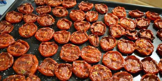 עגבניות מיובשות בתנור בשמן ריחני (בישול ושימורים)