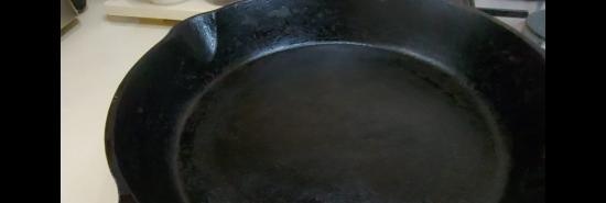 Potatoes fried in a cast-iron pan (+ video)