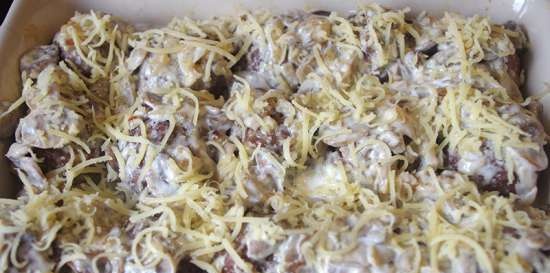 Meatballs baked with creamy mushroom sauce