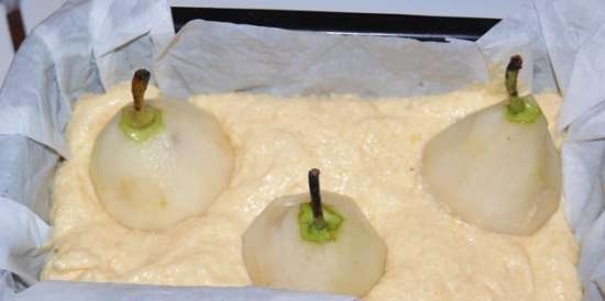 Lemon cupcake with pears