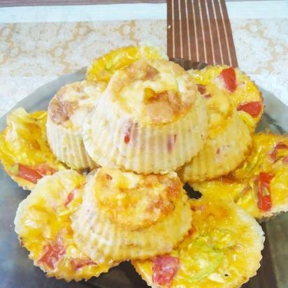 Zucchini muffins with tomato and hard cheese