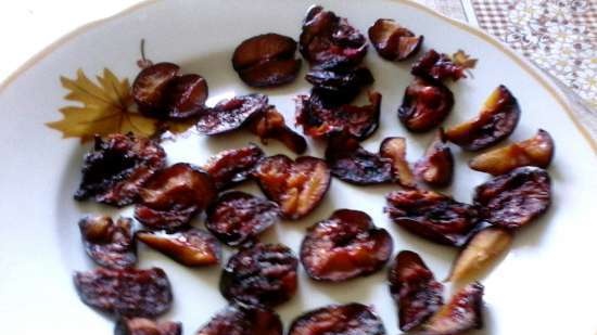 Plum, dried in the microwave