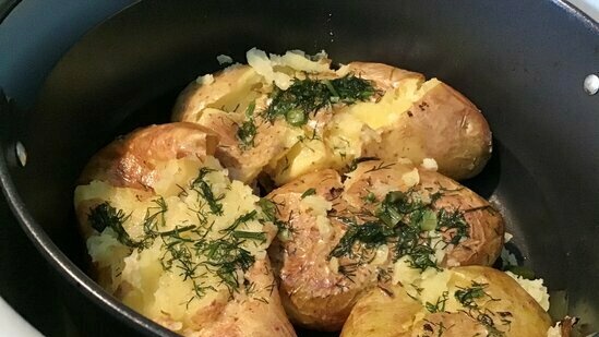 Crushed spiced baked potatoes in Ninja Foodi (steam + grill program)