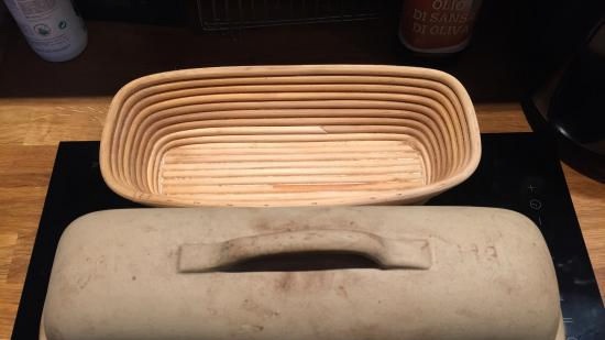Does the bread pan need to be soaked before use?