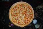 Pizza with mozzarella, oregano and tomatoes