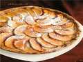 Tart with peaches and butter cream