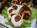Festive chicken rolls with figs and caramelized onions