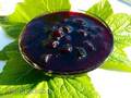 ריבת דומדמניות שחורות - פירות יער עדינים בג'לי בהיר (למדוד בכוס)