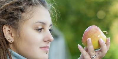 דרך נהדרת להסיר חומרי הדברה מתפוחים