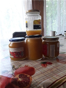 Apricot jam on agar-agar