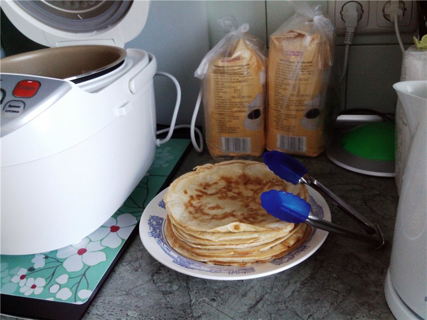 Pancake pie Kurnik in a multicooker Stadler Form