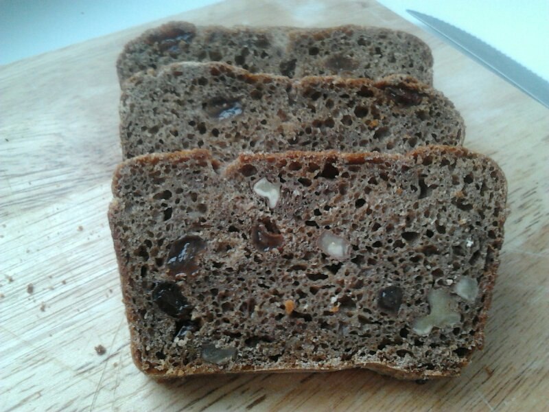 Hop sourdough rye with nuts and raisins