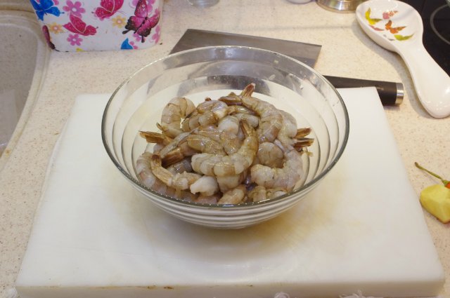 Tiger prawns in garlic-cream sauce
